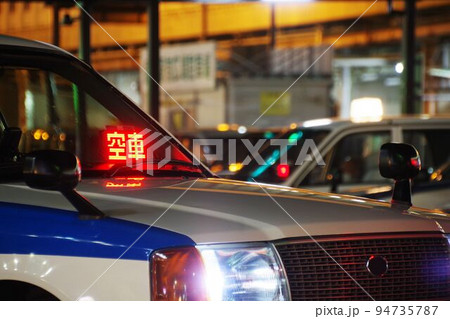 客待ちのタクシー 空車の電光表示板の写真素材 [94735787] - PIXTA