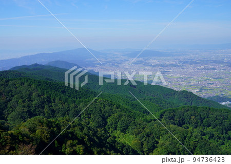 葛城山ロープウエイから生駒山を見下ろす 94736423