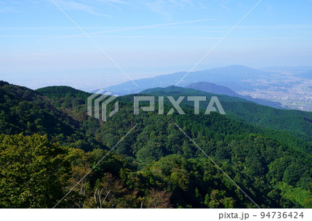 葛城山ロープウエイから生駒山を見下ろす 94736424