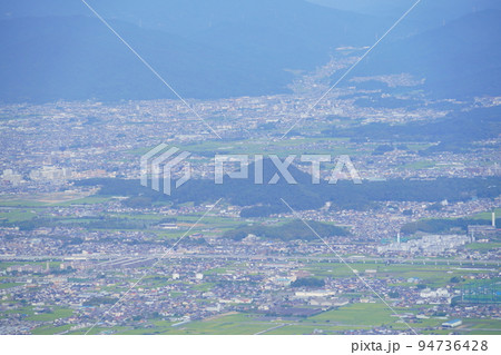 葛城山ロープウエイから大和三山を見下ろす・畝傍山 葛城山ロープウエイから大和三山を見下ろす・畝傍山 94736428