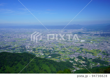葛城山から奈良盆地を見渡す大パノラマ 葛城山から奈良盆地を見渡す大パノラマ 94736628