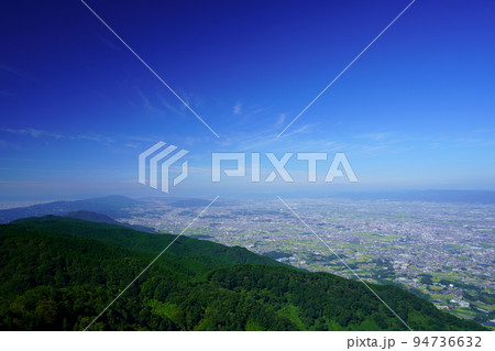 葛城山から奈良盆地を見渡す大パノラマ 94736632