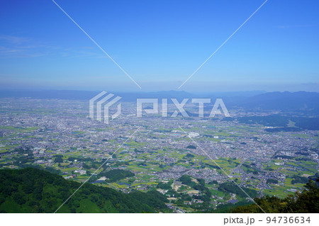 葛城山から奈良盆地を見渡す大パノラマ 葛城山から奈良盆地を見渡す大パノラマ 94736634