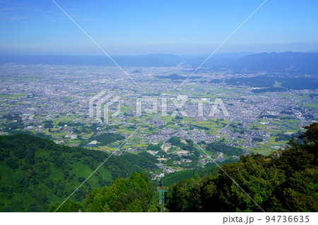 葛城山から奈良盆地を見渡す大パノラマ 葛城山から奈良盆地を見渡す大パノラマ 94736635