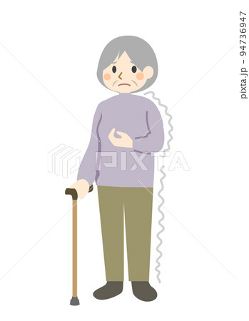 片麻痺　杖をつく高齢女性 94736947