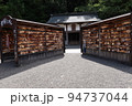 日本のお城：岡山県岡山市にある吉備津神社の境内の絵馬と末社一童社の風景 94737044