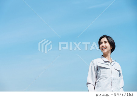 若い女性現場監督 若い女性現場監督 94737162