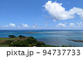 沖縄の海と青空 94737733