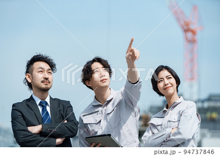 現場監督と営業担当 現場監督と営業担当 94737846