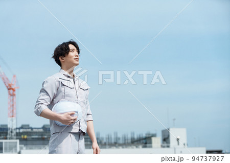 若い男性現場監督 若い男性現場監督 94737927