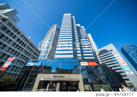 日本の東京都市景観　新宿副都心。新宿エルタワーや東京モード学園コクーンタワーなどを望む 94738777