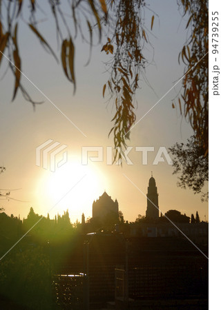 エルサレム　シオンの朝焼け 94739255