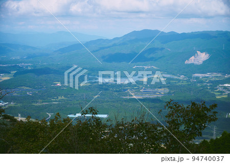 三重県 藤原岳の登山道からの眺め 三重県 藤原岳の登山道からの眺め 94740037
