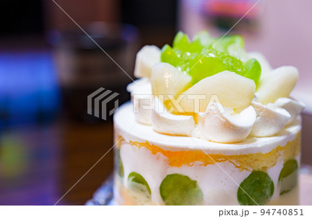 シャインマスカット ホールケーキ 【 秋 の 味覚 の イメージ 】 シャインマスカット ホールケーキ 【 秋 の 味覚 の イメージ 】 94740851