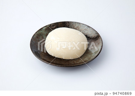 杵つき餅 白背景 94740869