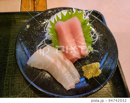 マグロと鯛の刺身 94742032