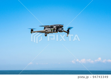 ドローンと青空 ドローンと青空 94743349