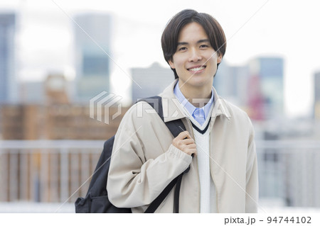 大学生 学生 若い男性 若者 94744102
