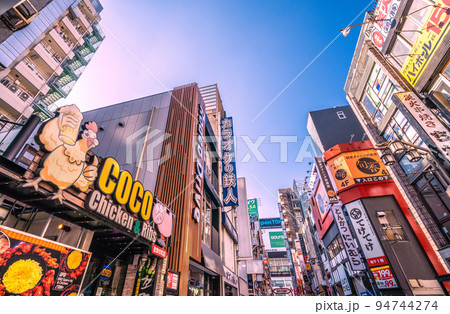 日本の東京都市景観 9週世界最多…行動制限なし、飲み屋街は感染場所にあらず…＝9月26日、歌舞伎町 94744274