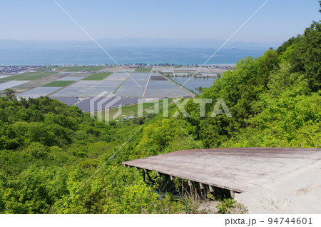 荒神山のハンググライダー離陸場からの琵琶湖の眺め 94744601