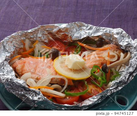 鮭のホイル焼き 94745127