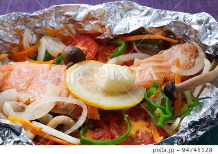 鮭のホイル焼き 94745128