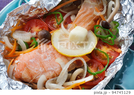 鮭のホイル焼き 94745129