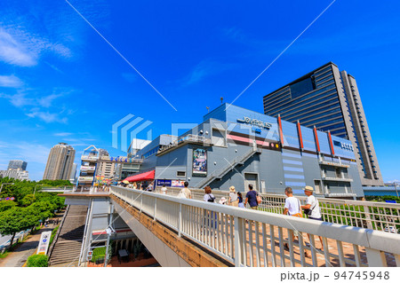 東京　港区台場の都市風景　デックス東京ビーチ 94745948