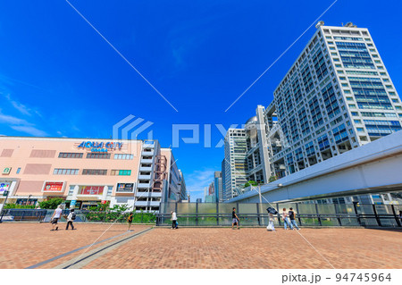 東京 港区台場の都市風景 アクアシティお台場とフジテレビ 東京 港区台場の都市風景 アクアシティお台場とフジテレビ 94745964