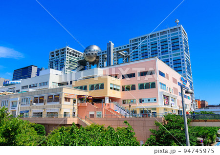 東京 港区台場の都市風景 アクアシティお台場とフジテレビ 東京 港区台場の都市風景 アクアシティお台場とフジテレビ 94745975