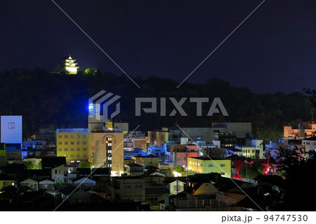 【愛媛県】宇和島市街地と宇和島城の夜景 【愛媛県】宇和島市街地と宇和島城の夜景 94747530
