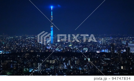 サンシャイン展望台からの夜景、スカイツリーの透明感が抜群 94747834
