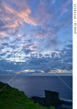 与那国島・軍艦岩 94748125