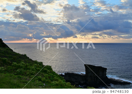 与那国島・軍艦岩 94748130