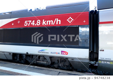 世界最高速の記録達成記念が表示されたTGVの車両 世界最高速の記録達成記念が表示されたTGVの車両 94748238