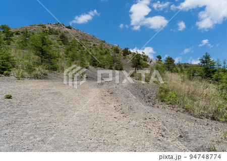 小浅間山　登山道の風景　長野県　軽井沢町 94748774