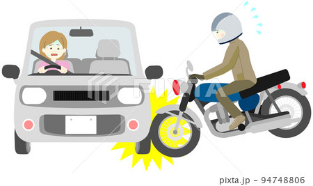 バイクと衝突した車を運転する女性 バイクと衝突した車を運転する女性 94748806