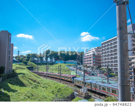 電車が走る風景 94748822