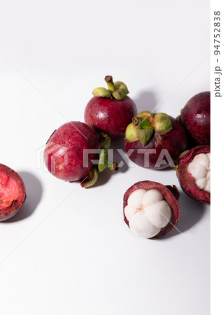 Tropical Fruits_mangosteen 94752838