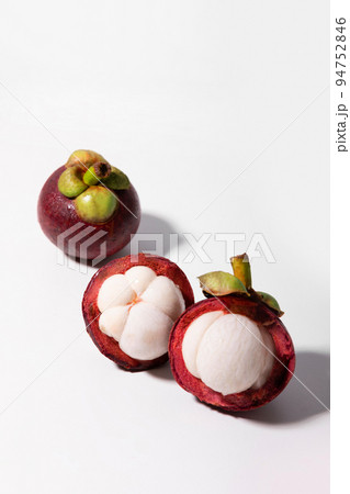 Tropical Fruits_mangosteen 94752846
