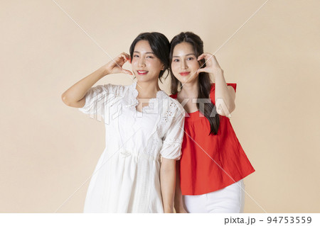 summer vacation trip with friends concept series_korean beautiful asian young women heart shape hand motions summer vacation trip with friends concept series_korean beautiful asian young women heart shape hand motions 94753559