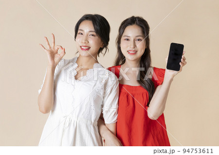 summer vacation trip with friends concept series_korean beautiful asian young women with hand motions 94753611