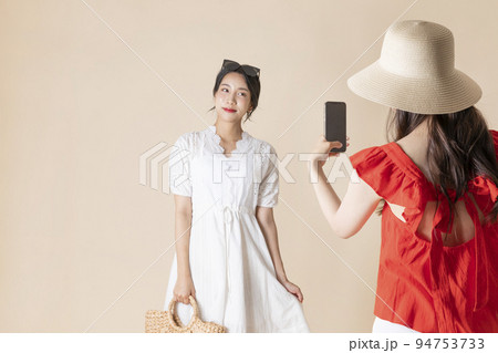 summer vacation trip with friends concept series_korean beautiful asian young women taking a photo 94753733
