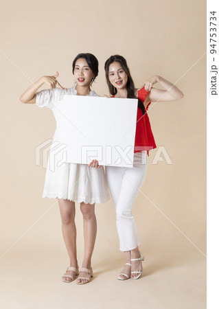summer vacation trip with friends concept series_korean beautiful asian young women holding panels 94753734