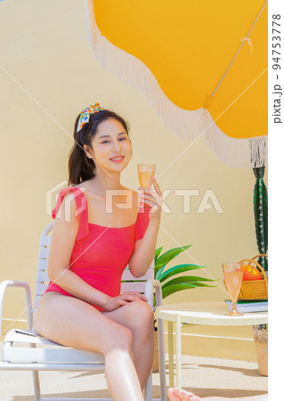 summer vacation trip with friends concept series_korean beautiful asian young women holding Champagne glasses 94753778