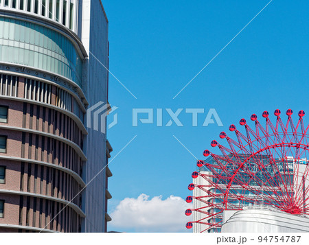 大阪梅田 阪急うめだ本店とHEP FIVE観覧車 大阪梅田 阪急うめだ本店とHEP FIVE観覧車 94754787