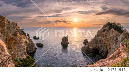 《静岡県》黄金崎の夕景・伊豆の景勝地 《静岡県》黄金崎の夕景・伊豆の景勝地 94754915