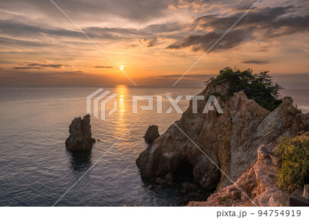 《静岡県》黄金崎の夕景・伊豆の景勝地 《静岡県》黄金崎の夕景・伊豆の景勝地 94754919