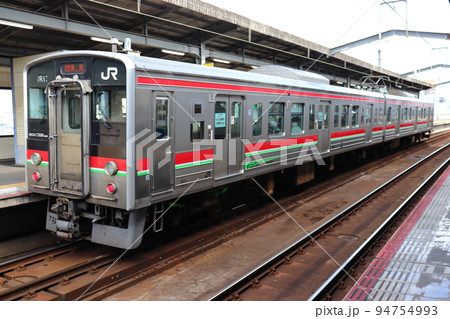 高松行き　快速サンポート（丸亀駅） 94754993