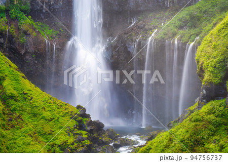 華厳の滝 94756737